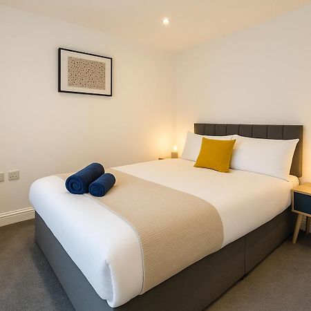 6 Person Apartment In City Centre คาร์ดิฟฟ์ ภายนอก รูปภาพ