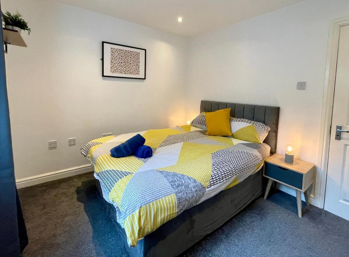 6 Person Apartment In City Centre คาร์ดิฟฟ์ ภายนอก รูปภาพ