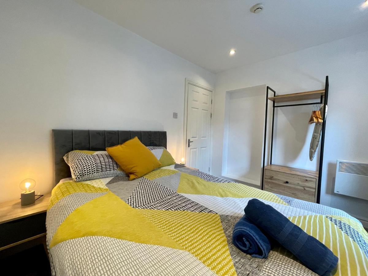 6 Person Apartment In City Centre คาร์ดิฟฟ์ ภายนอก รูปภาพ