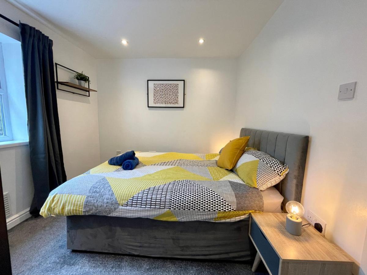 6 Person Apartment In City Centre คาร์ดิฟฟ์ ภายนอก รูปภาพ