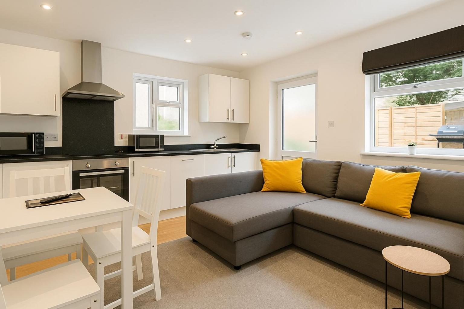 6 Person Apartment In City Centre คาร์ดิฟฟ์ ภายนอก รูปภาพ
